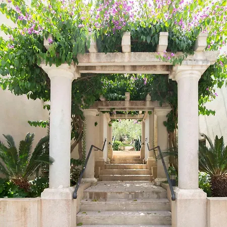 Exceptional 1-bedroom 300m From Garoupe Cap D'antibes