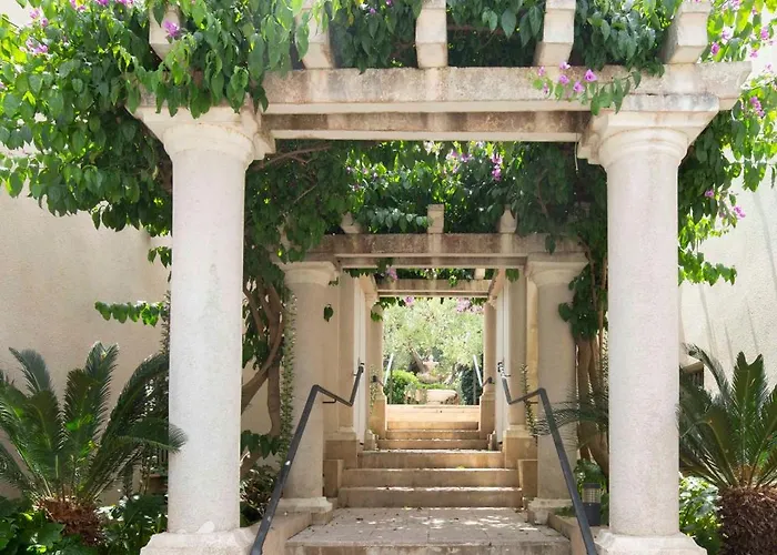 Exceptional 1-bedroom 300m From Garoupe Cap D'antibes